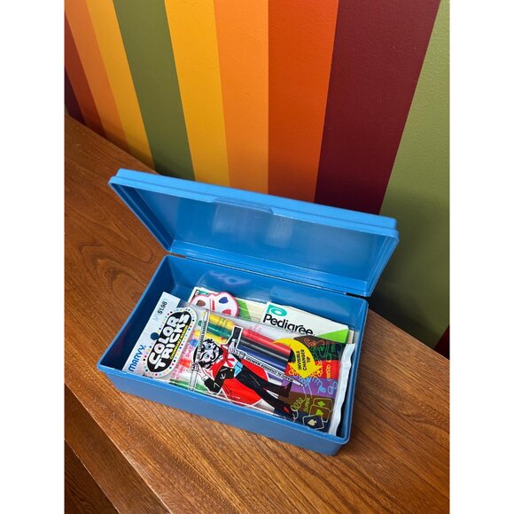 Blue plastic vintage pencil case with pencil crayons and markers mini paint set - Picture 5 of 6